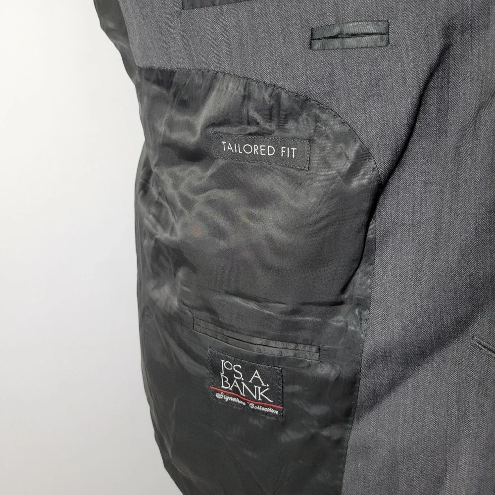 JOS A BANK Signature Men's Sport Coat Blazer Two Button Gray Herringbone 48R‎